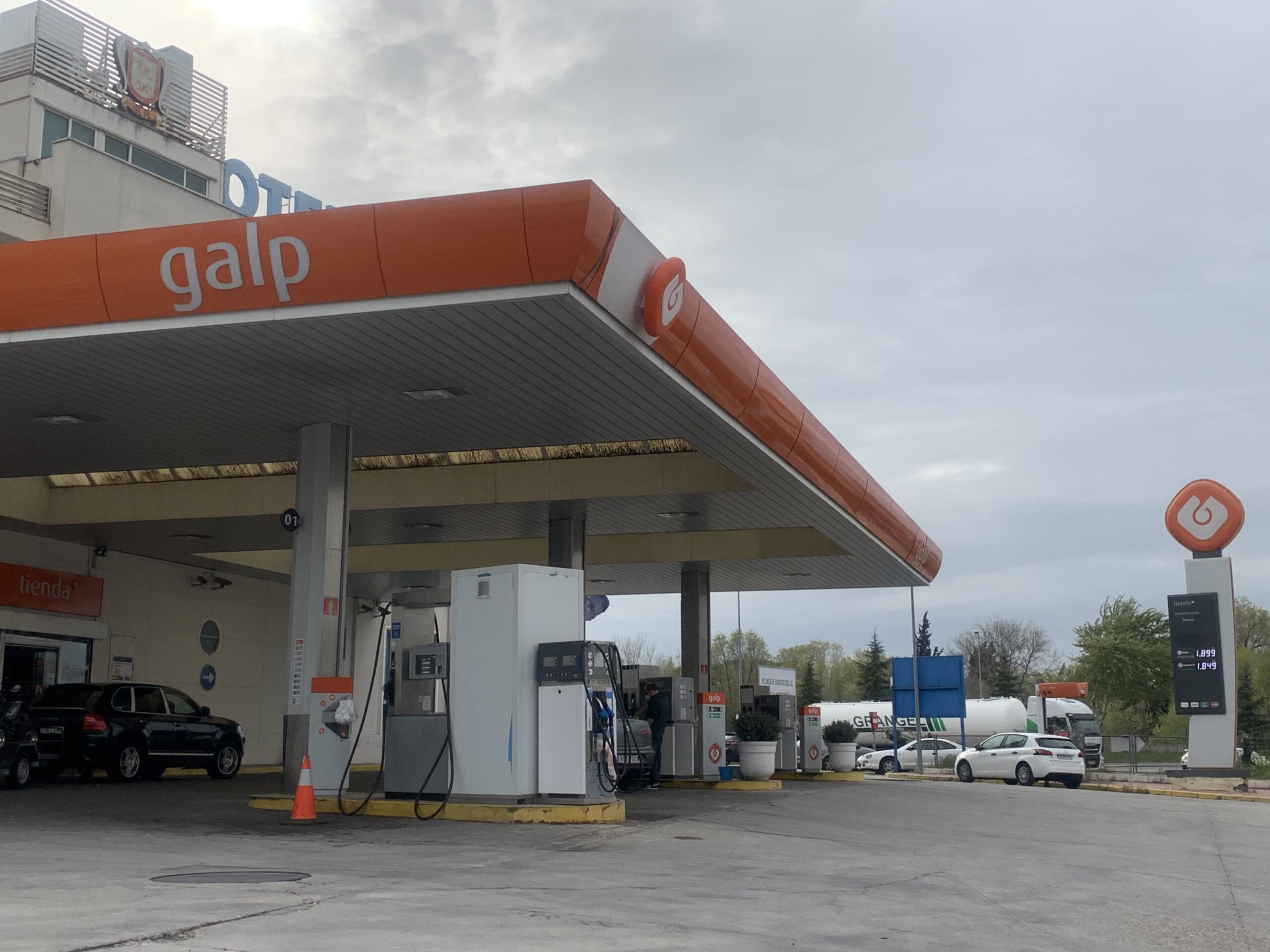 La gasolina y el diésel tocan máximos del año en España en pleno agosto