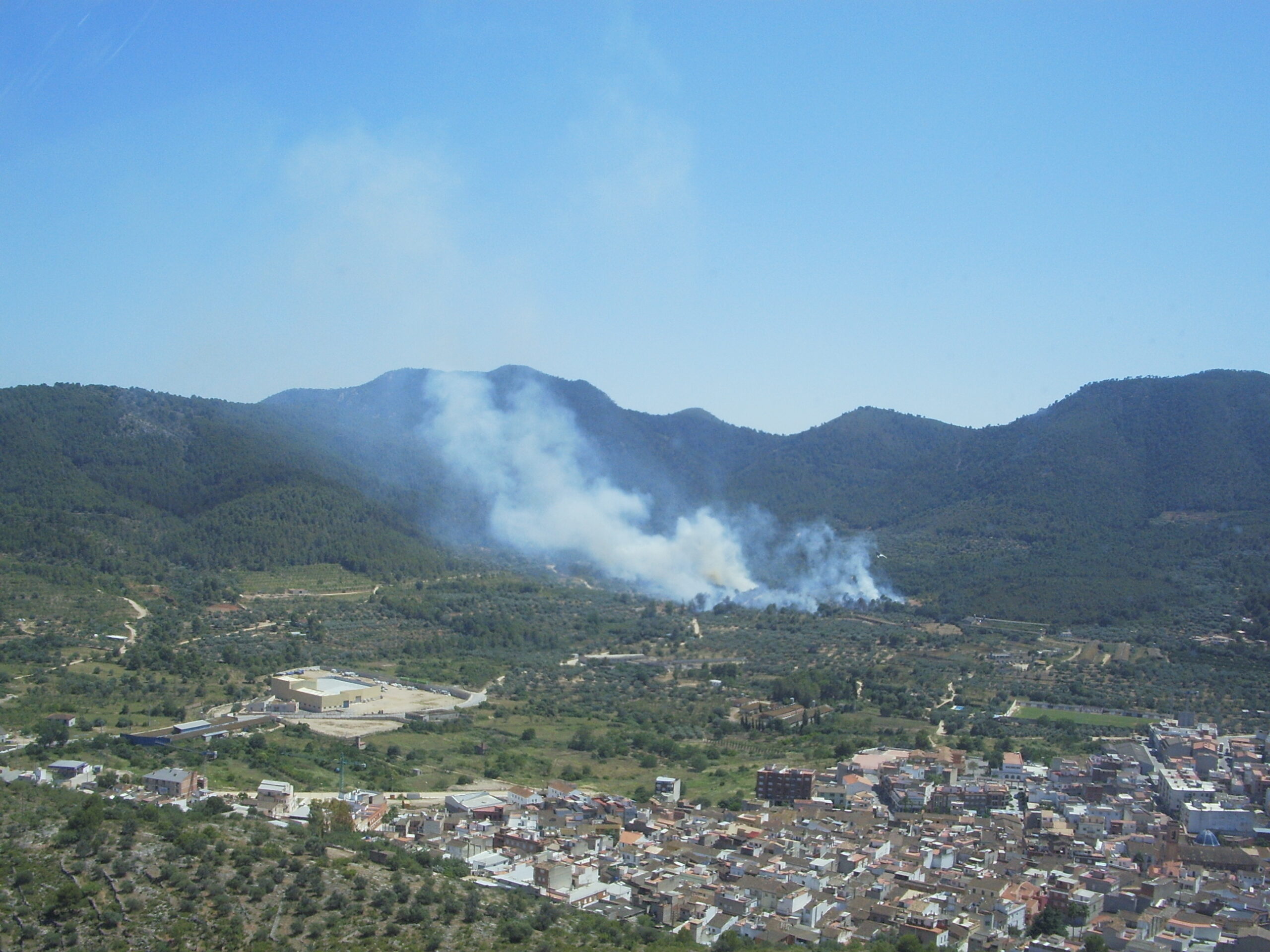 El incendio de Pinofranqueado, en Cáceres, se reactiva y vuelve a poner en alerta a Salamanca